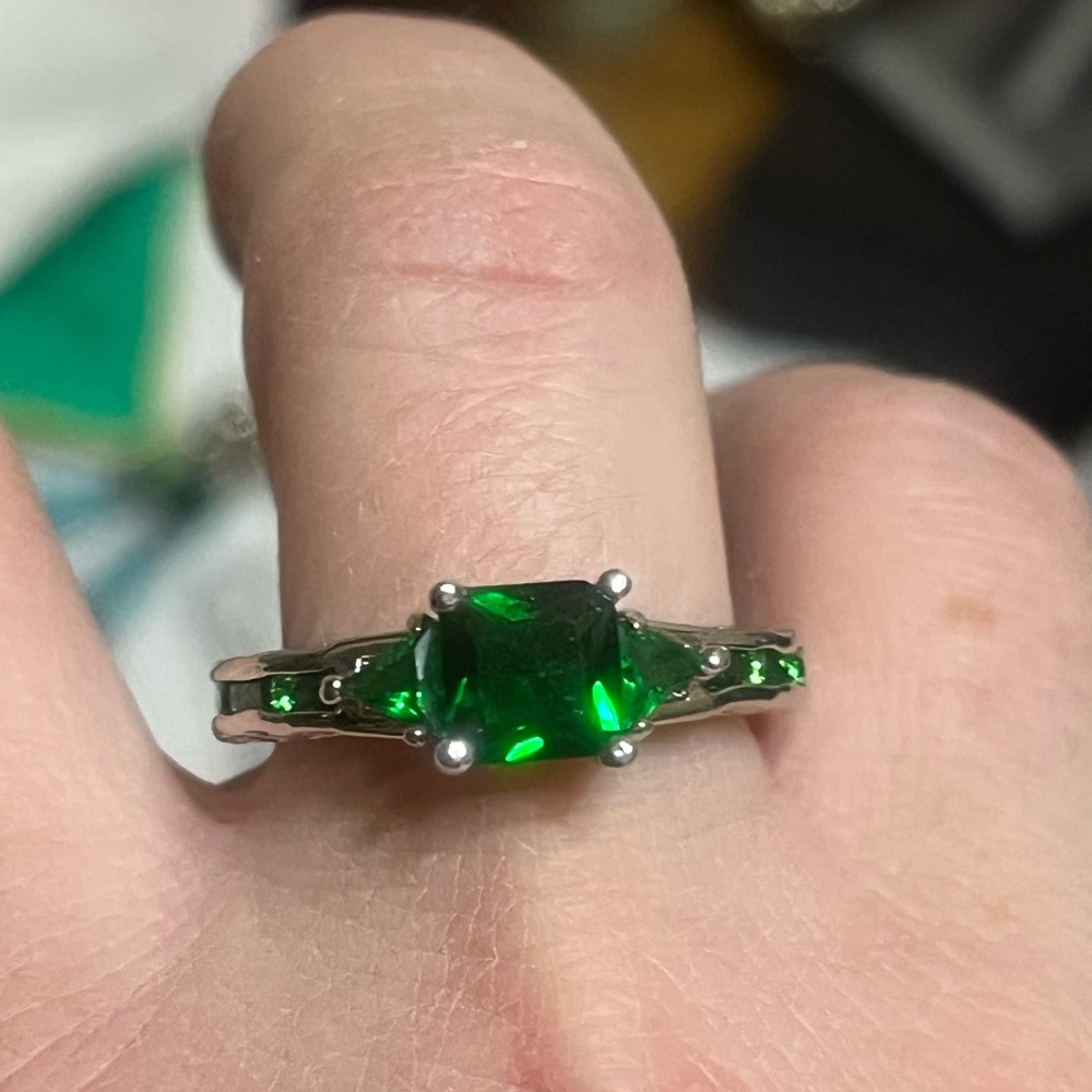 Modern Green Cocktail Ring - Picture 8 of 14